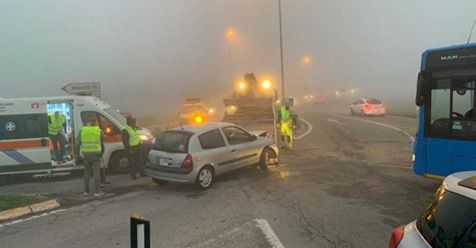Nebbia fitta e incidente al solito incrocio tra Magenta e Robecco