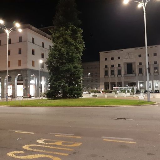 Negozi aperti fino alle 22, bar e ristoranti solo di sera, ancora niente palestre: le ipotesi al vaglio del governo per chi esce dalla zona rossa