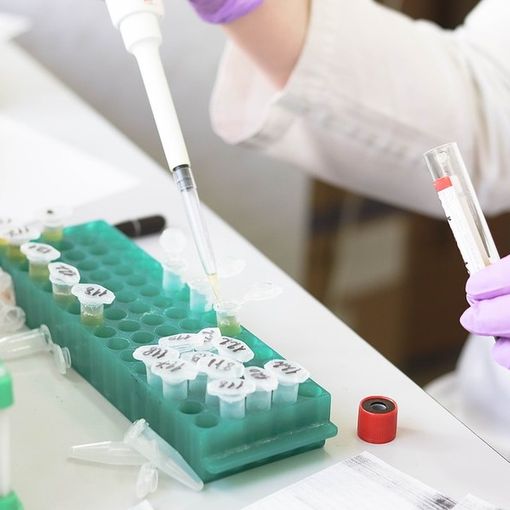 L'annuncio di Moderna: «Vaccino efficace contro le varianti inglese e sudafricana»