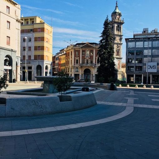 Verso il lockdown nelle regioni più a rischio. Ipotesi chiusure di tre settimane: si uscirà per lavoro, salute, urgenze e forse scuola
