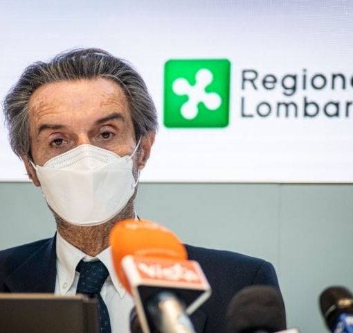 Esodo natalizio in Lombardia, folla nelle stazioni e a Malpensa. Fontana: «Si doveva permettere gli spostamenti anche il 21, 22 e 23 dicembre»