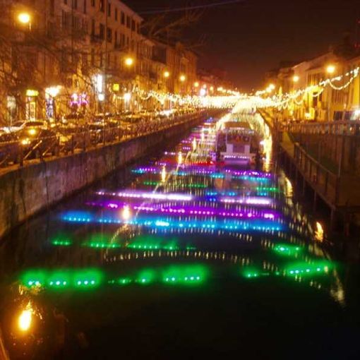 Per Natale sul Naviglio Grande luci e acqua show