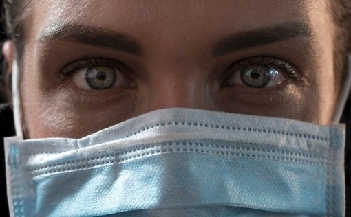 I chiarimenti della Regione. «Mascherina in auto? Non è obbligatorio. In bici e nei cortili invece sì. E per i minori...»