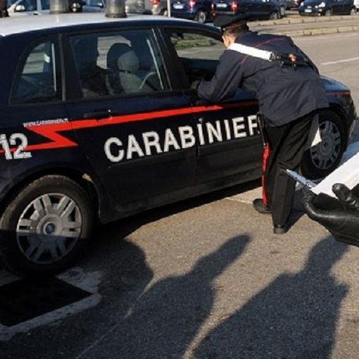 Magenta, incendio auto in un cortile di via Espinasse