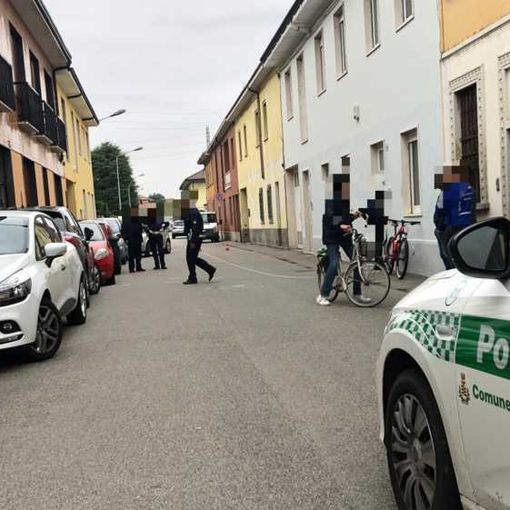 Magenta: ciclista caduto in via Oberdan, non era un malore. La polizia locale scopre la verità