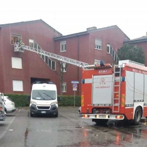 Magenta: donna non risponde ai familiari, i vigili del fuoco entrano dalla finestra
