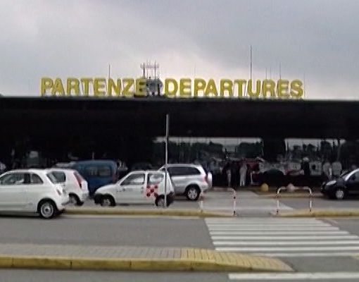 Malpensa, allarme bomba al Terminal 2: aeroporto chiuso per 20 minuti
