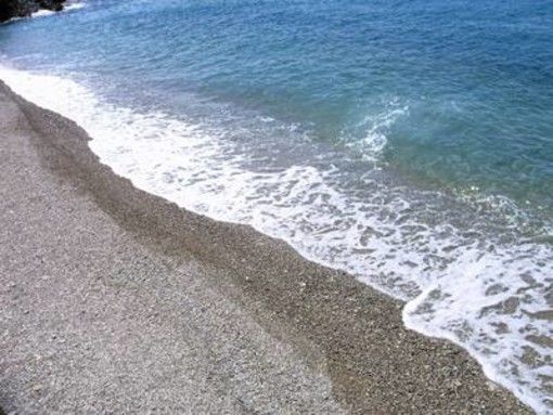 Tragedia a Riccione: una diciassettenne di Torino muore annegata mentre fa il bagno all'alba con gli amici