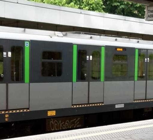 Tentato suicidio in metrò a Milano: donna 40enne grave, ma fuori pericolo di vita