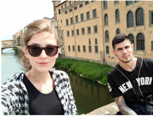 Mihaela Cheli con il fidanzato Matteo Tugnoli a Firenze nel maggio scorso (immagine da profilo Fb)