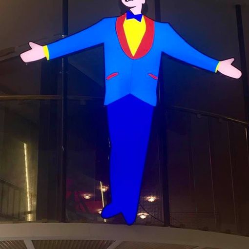 Un pezzo di Lomellina a Sanremo 2020, l'artista di origini dornesi Marco Lodola, ha realizzato la scultura luminosa &quot;Mister Volare&quot;
