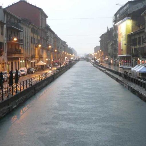Migliaia di banconote da 100 euro nel Naviglio: occhio, sono false..