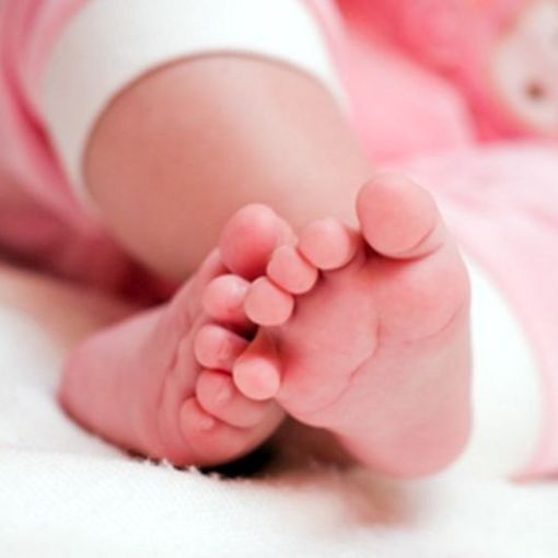 La bimba ha fretta di nascere, mamma 37enne partorisce sull'ambulanza