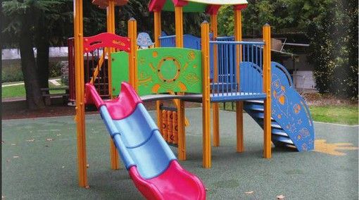 «Riapriamo i parchi a turno: i bambini hanno il diritto di giocare»: la richiesta del ministro per la Famiglia