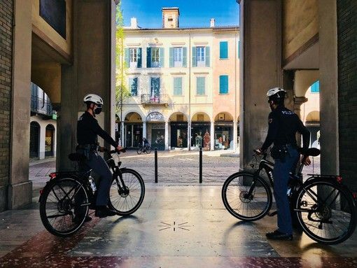 Uscite per fasce d'età, trasporti contingentati, jogging solitario: ecco le proposte allo studio del governo per la ripartenza