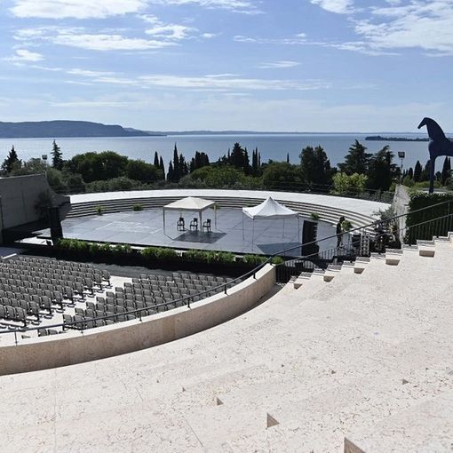L'anfiteatro del Vittoriale completato dopo 90 anni. Fontana all'inaugurazione: «Conquista storica e architettonica lombarda»