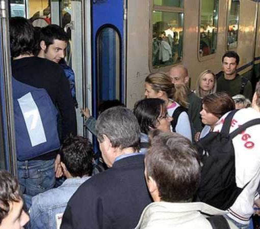 Trasporti: rinviato a novembre il consiglio regionale dei pendolari, esplode la polemica