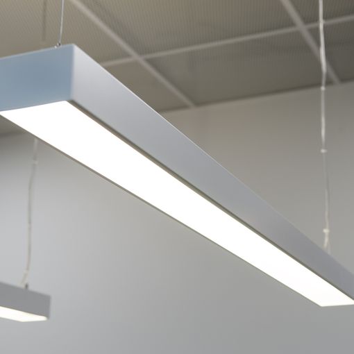 Illuminazione: vantaggi e svantaggi delle lampade a sensori