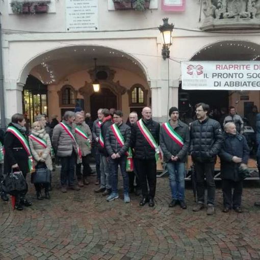 Abbiategrasso, in 400 per la riapertura del Pronto Soccorso (e la dignità cittadina)