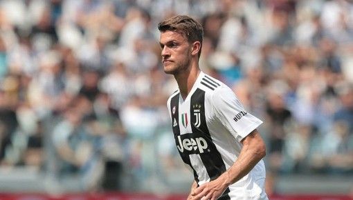 Coronavirus: positivo lo juventino Rugani, squadra in quarantena. Anche l'Inter blocca gli allenamenti e avvia le procedure