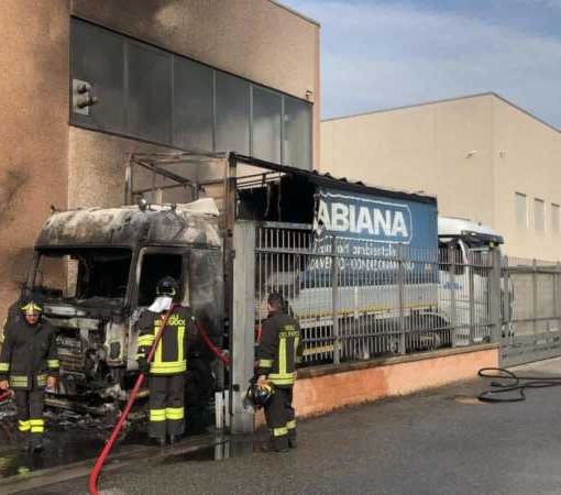 Corbetta: camion della Ticino Trasporti in fiamme, si indaga sulle cause
