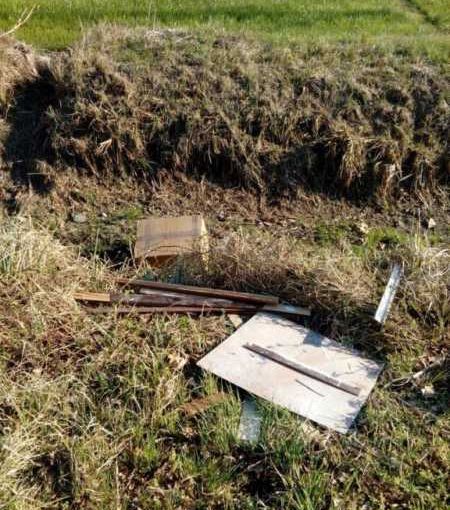 Albairate ‘pizzica’ scaricatore di rifiuti: ripulisce la roggia e viene sanzionato
