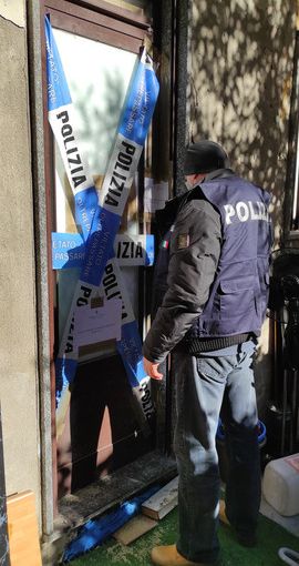 Orrore e degrado in due ‘alloggi’ a pochi passi dal centro di Novara
