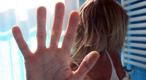 Milano: le offre un passaggio sul taxi e poi la violenta. Arrestato dai CC di Trezzano sul Naviglio
