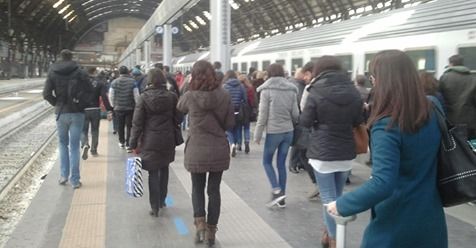 Tragedia a Milano Centrale: donna investita dal treno, è in condizioni gravissime