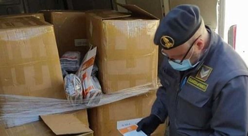 La Gdf di Corsico sequestra 95mila mascherine cinesi