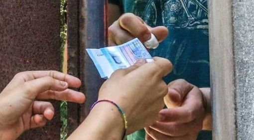 Lodi, spacciavano ai minorenni: la Polizia arresta sette gambiani