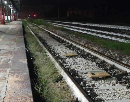 Un morto sui binari tra Magenta e Trecate, linea ferroviaria interrotta