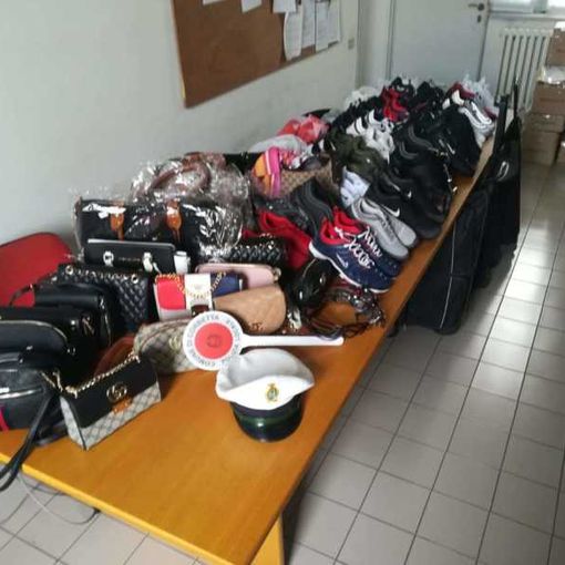 Corbetta, venditori abusivi: maxi sequestri di merce dalla Polizia locale