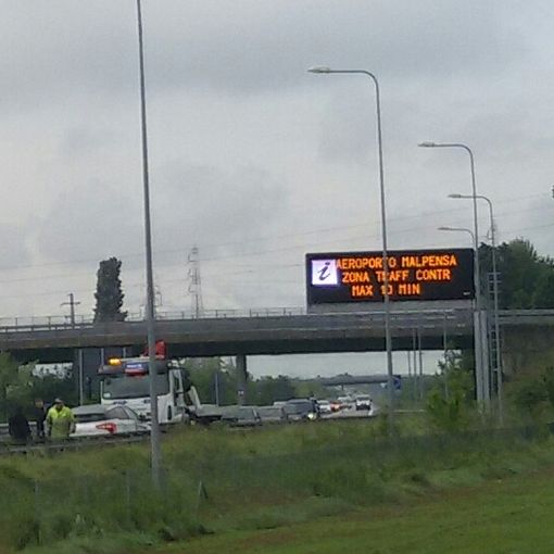 Magenta: tamponamento sulla Boffalora Malpensa, un veicolo prende fuoco