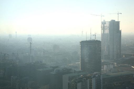 Migliora l’aria in Lombardia, la Regione toglie le limitazioni al traffico