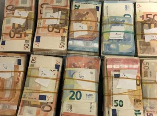 Como, pizzicato al confine italo-svizzero con 31mila euro: denuncia e sequestro di orologi e preziosi
