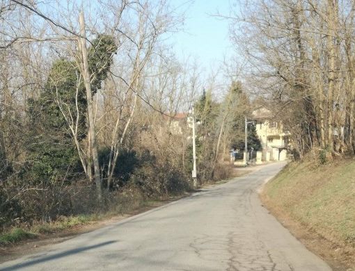 Robecco: auto prende fuoco nelle campagne di Carpenzago