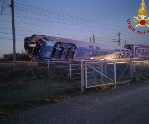 Treno deragliato a Lodi: 2 morti, 1 ferito grave e 26 feriti