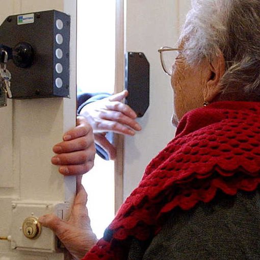 Pavia: erogato un contributo di oltre 30mila euro per contrastare le truffe agli anziani