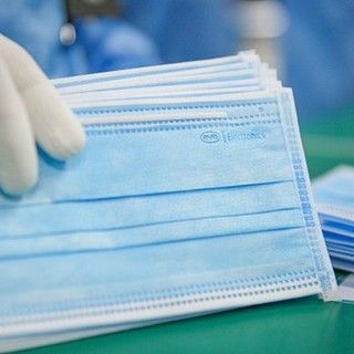 Garlasco, da domani (mercoledì) verranno distribuite mascherine nelle tre edicole del paese