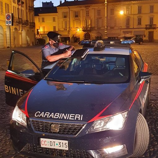 Voghera: manovre azzardate con l'auto in piazza Duomo, nei guai un giovane