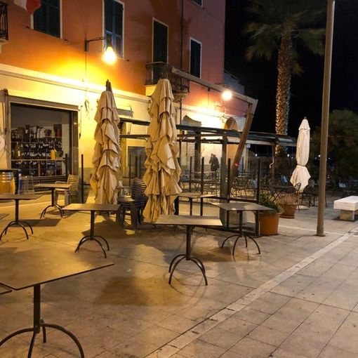 Un barlume di chiarezza arriva da Toti: «Ho parlato con Speranza, le zone a rischio partono venerdì»