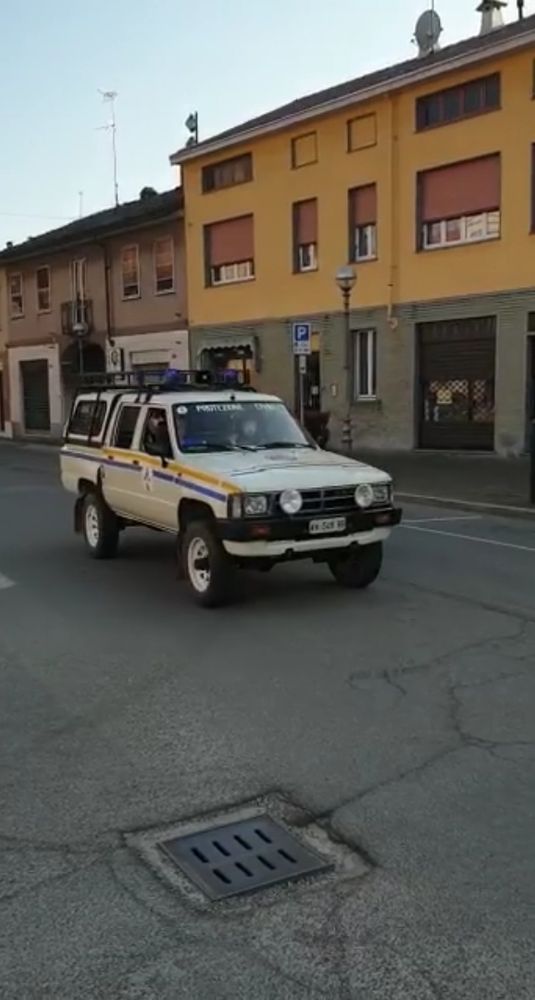 VIDEO. Dorno, la Protezione Civile in giro nelle vie del paese per raccomandare ai cittadini di stare in casa