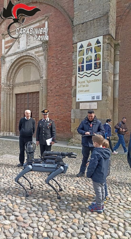 Pavia, trovano uno zaino abbandonato durante la “Milano – Sanremo”. Intervengono gli artificieri dei Carabinieri con “Saetta”