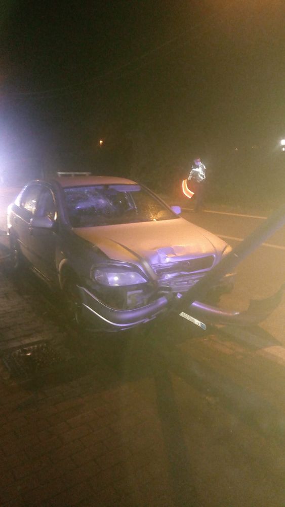 Mortara: auto finisce contro un lampione in strada Milanese, soccorsa una 54enne