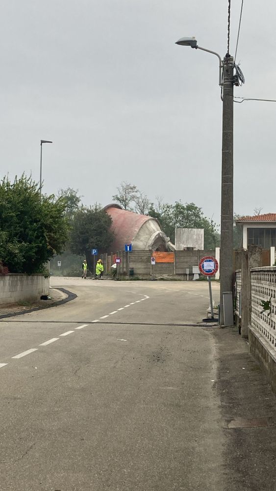 Dorno, abbattuta la torre dell'acquedotto in via Zino (VIDEO E FOTO)