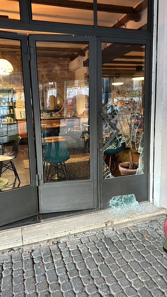 Vigevano: spaccata in un ristorante di via Rocca Vecchia, ladro in fuga con la cassa Vigevano: spaccata in un ristorante di via Rocca Vecchia, ladro in fuga con la cassa