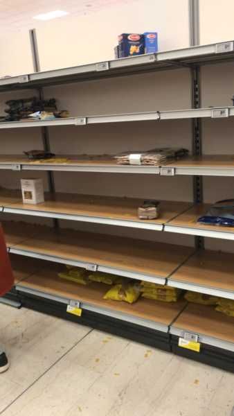 Esselunga presa d’assalto. Ma l’azienda rassicura: scorte piene nei magazzini