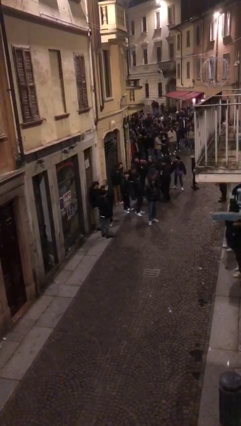 Vigevano, rissa notturna in via del Popolo: "Gli autori delle violenze sono stati più volte segnalati dai gestori dei locali, ma nessuno è intervenuto"