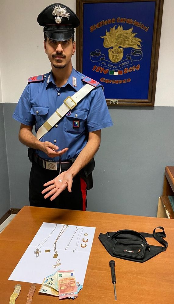 Garlasco: ruba gioielli e denaro, arrestato un 58enne